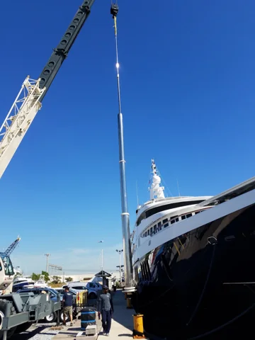 Lifting a telescopic mast